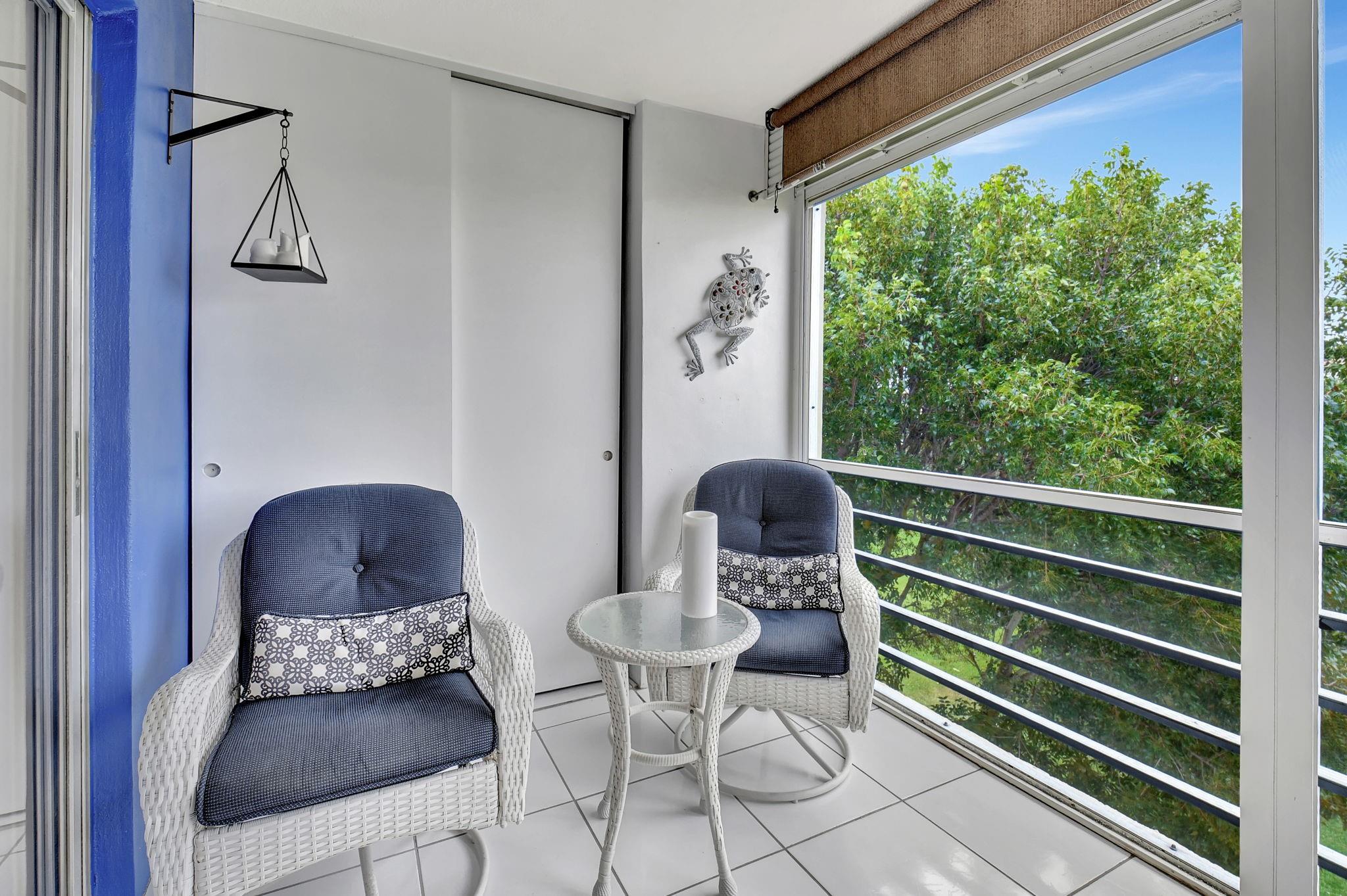 VILLAGE ROYALE GREENWOOD - Residential