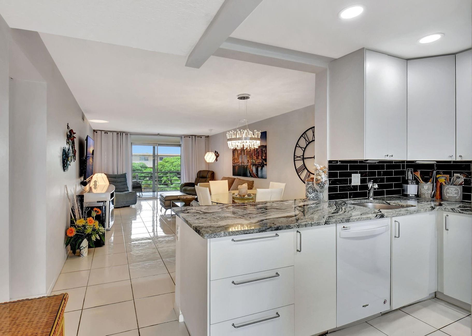 VILLAGE ROYALE GREENWOOD - Residential