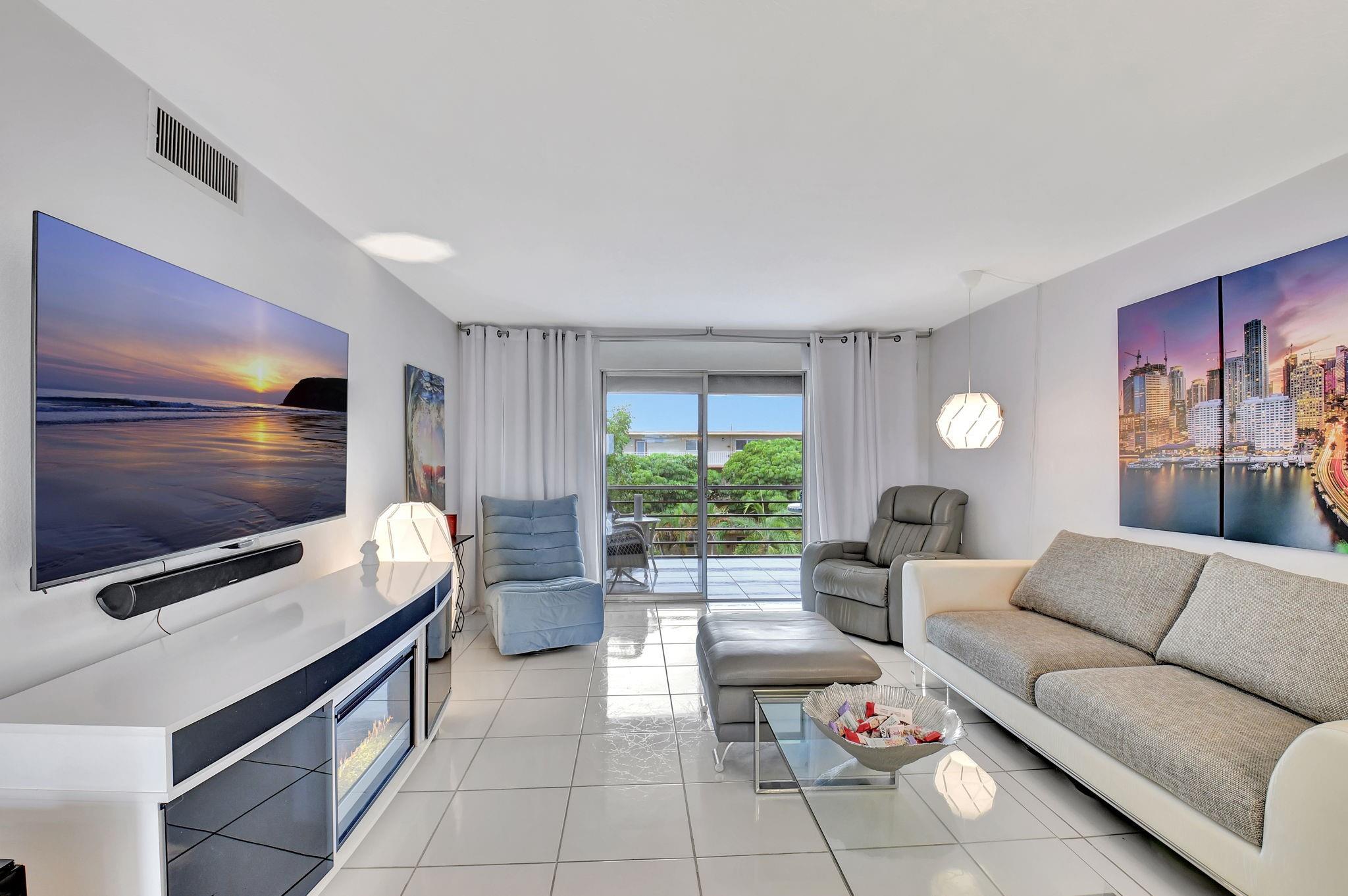 VILLAGE ROYALE GREENWOOD - Residential