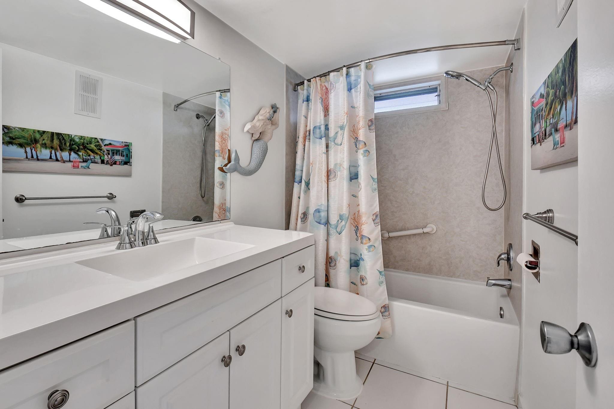 VILLAGE ROYALE GREENWOOD - Residential