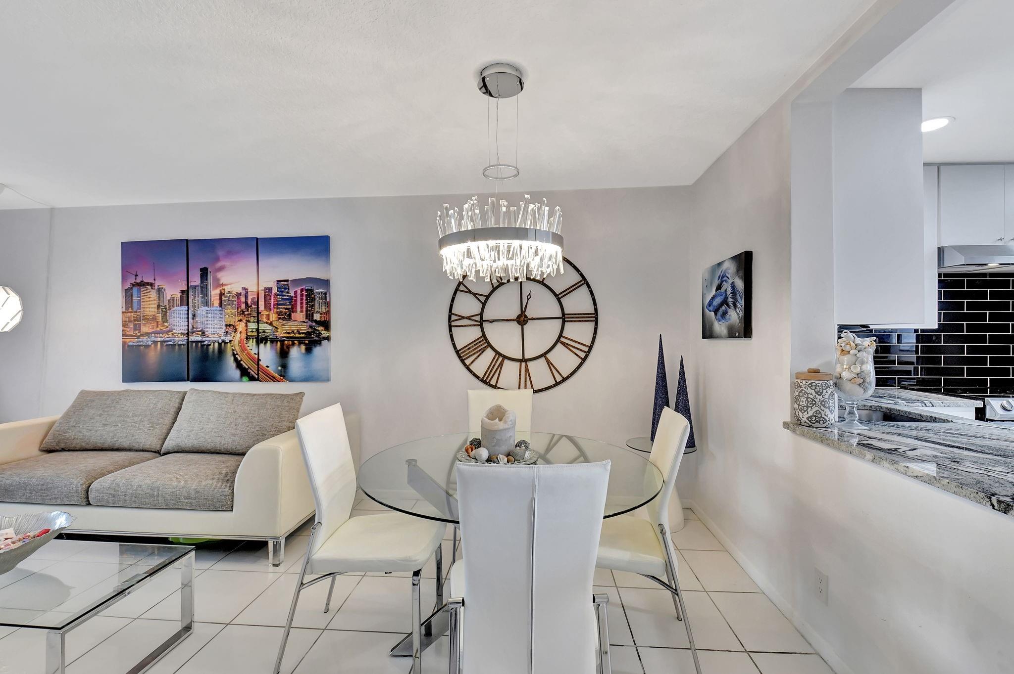 VILLAGE ROYALE GREENWOOD - Residential