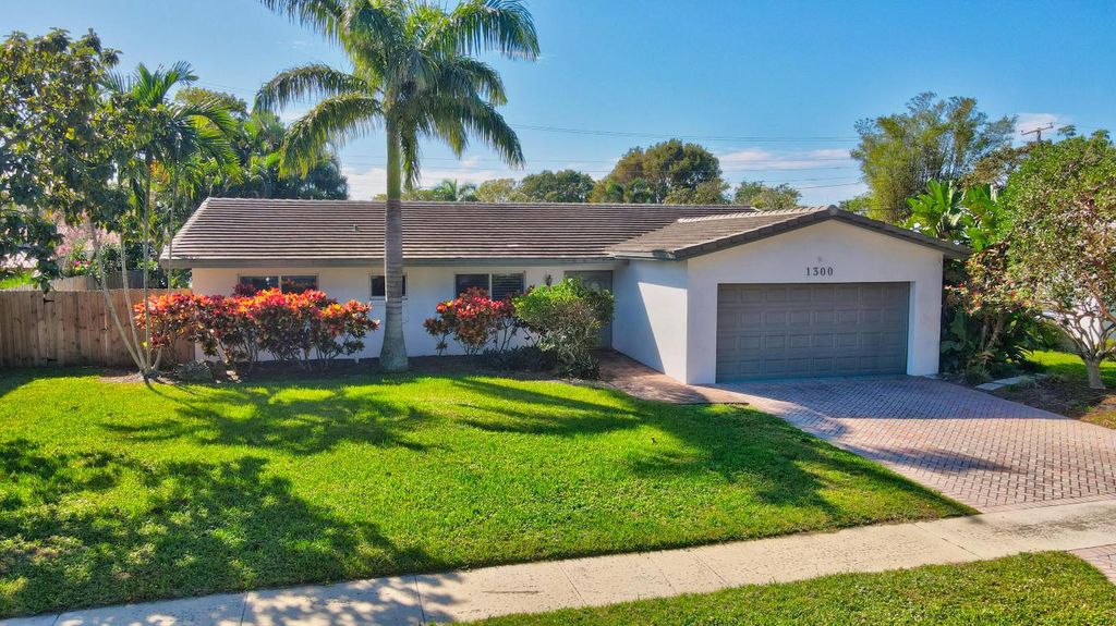 Photo of 1300 SW 13th Street, Boca Raton, FL 33486 (MLS # R10952722)