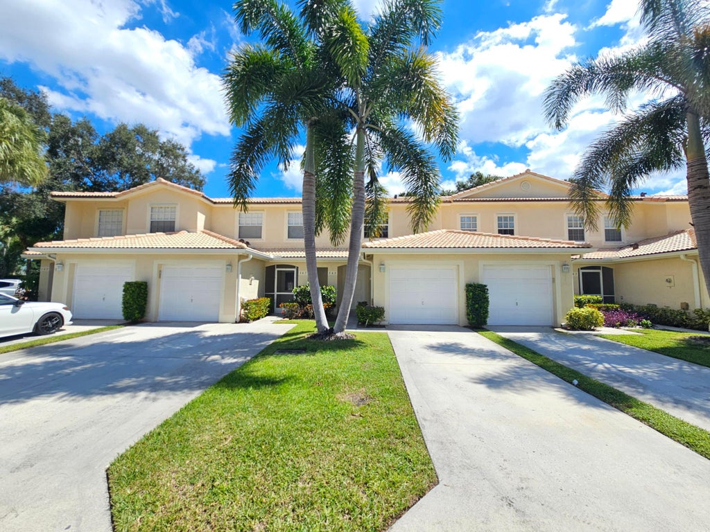 Photo of 145 Fox Meadow Run, Jupiter, FL 33458 (MLS # B26081759)