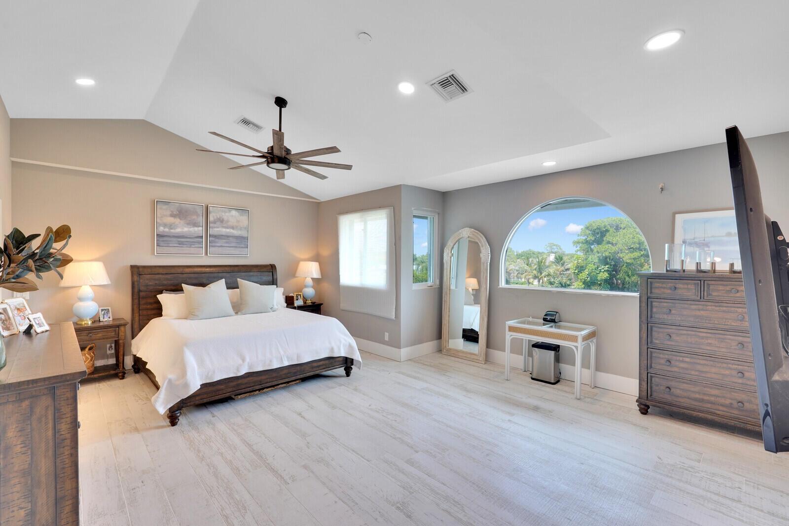 HIDEAWAY ISLES - Residential