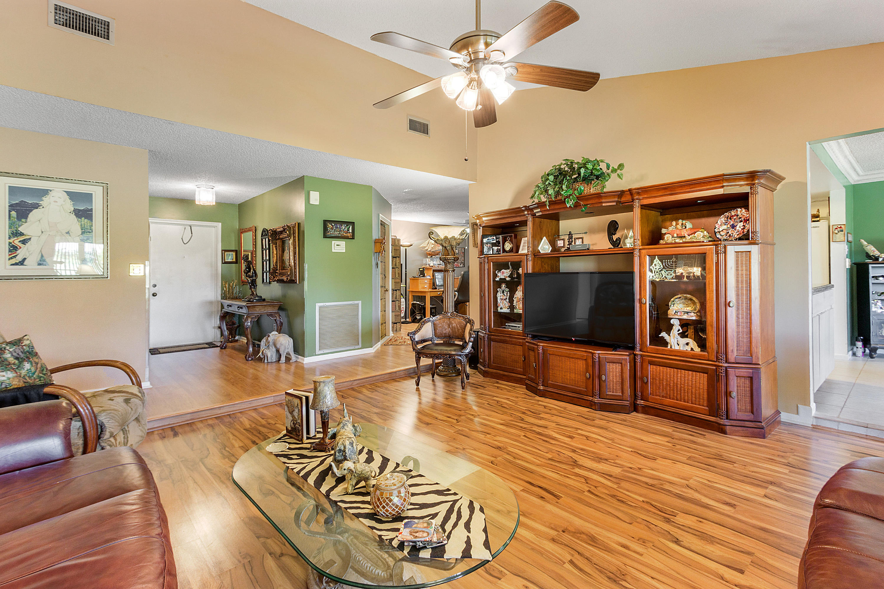 BOCA CHASE - Residential