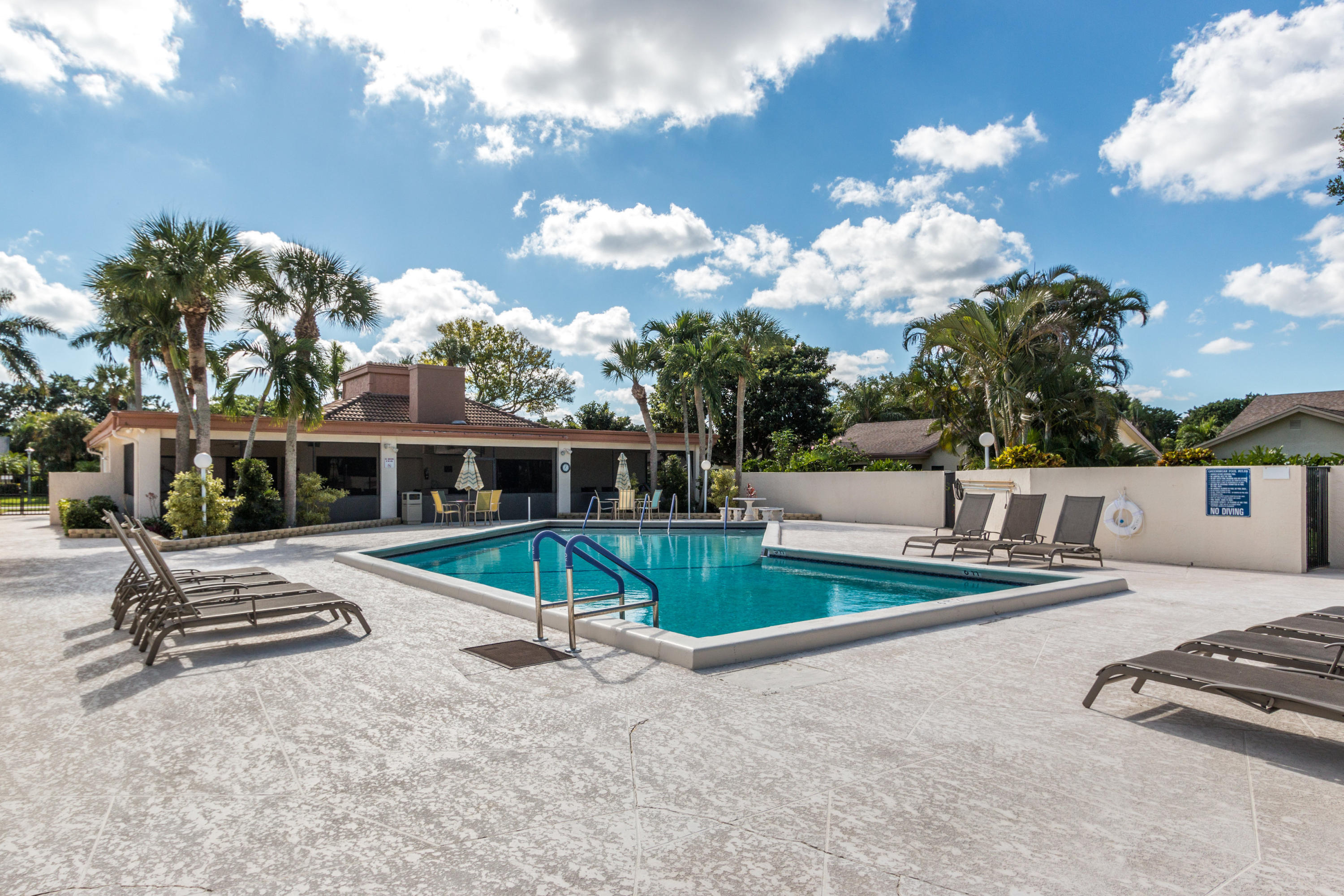 BOCA CHASE - Residential
