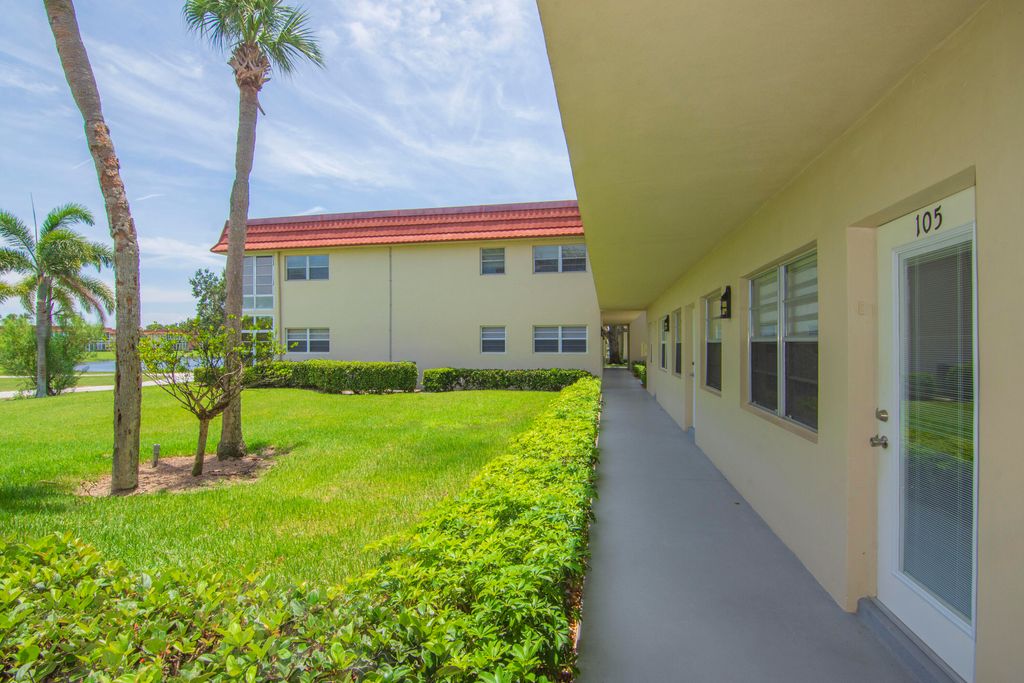 Photo of 69 Royal Oak Court #105, Vero Beach, FL 32962 (MLS # R11151167)