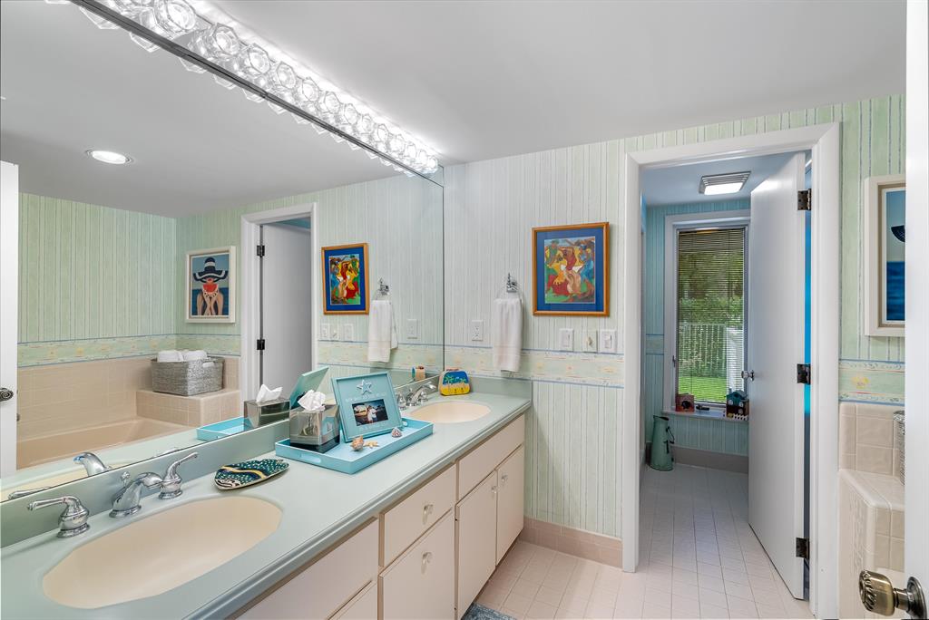 THE MOORINGS UNIT 5 ''''T - Residential