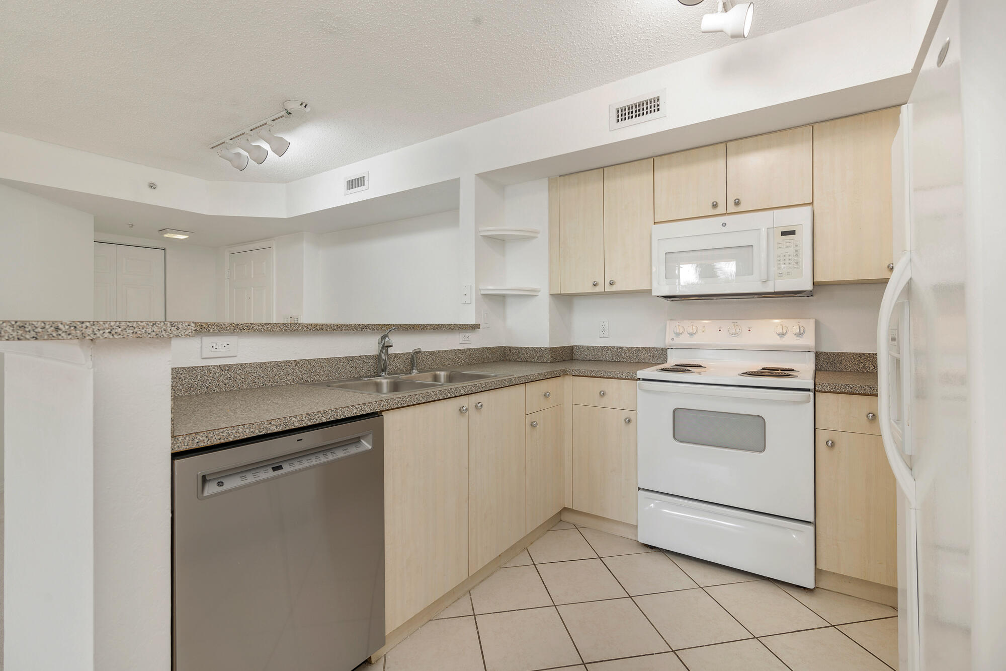 Flagler Pointe - Residential Lease