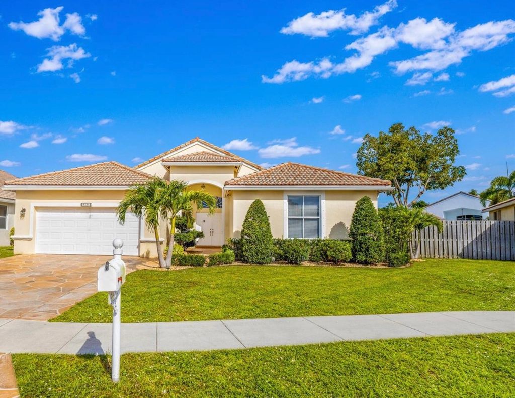 Photo of 9325 Cove Point Circle, Boynton Beach, FL 33472 (MLS # R11026422)
