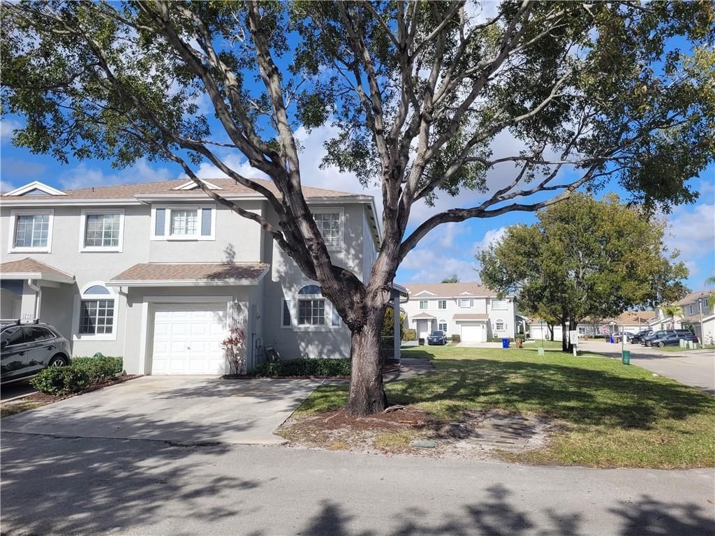 Photo of 4723 SW 14th Street, Deerfield Beach, FL 33442 (MLS # B26009679)