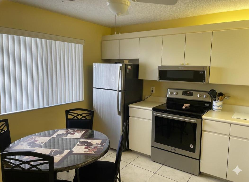 HAMLET AT POINCIANA COND DECL FILED 8-5-86 - Residential