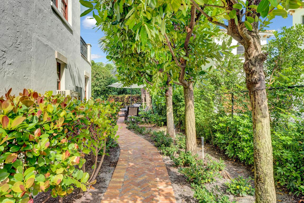 PERSHING PARK LAKE ADD IN - Residential