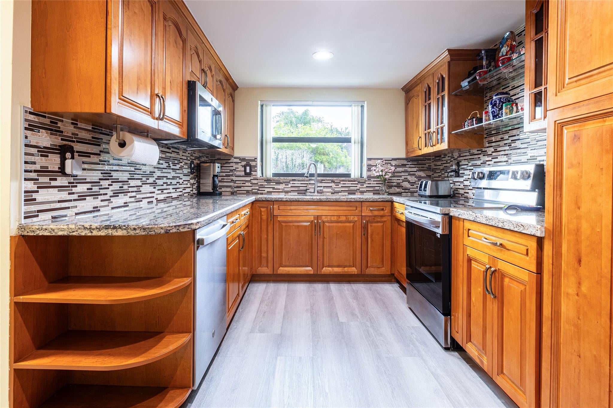 8973 Palm Tree Lane, Pembroke Pines FL 33024