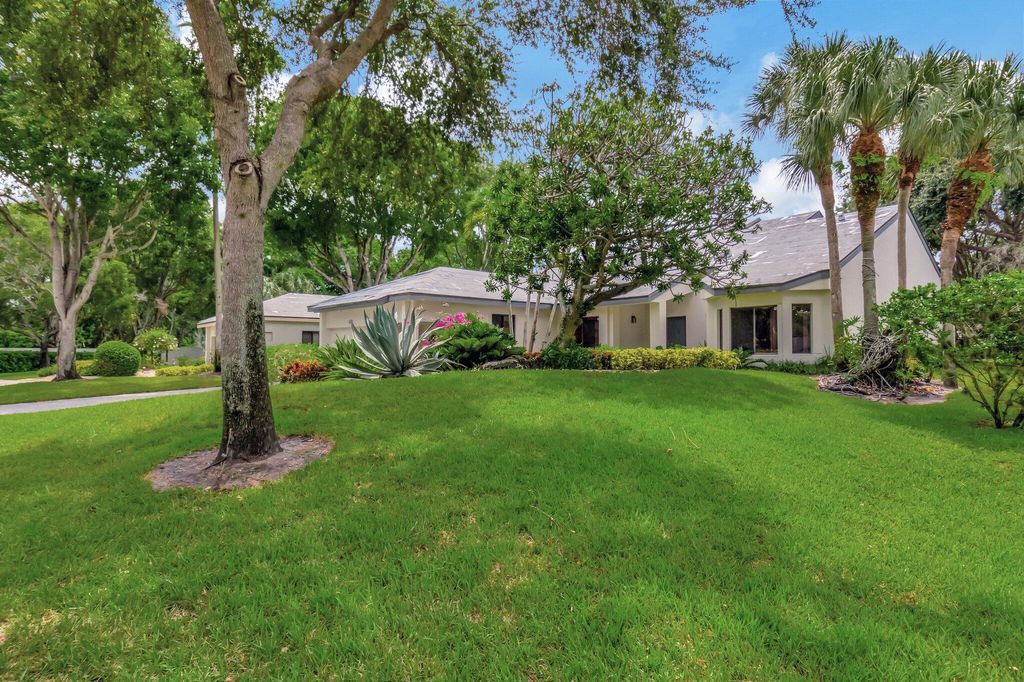 Photo of 69 Bristol Drive, Boynton Beach, FL 33436 (MLS # R11010354)