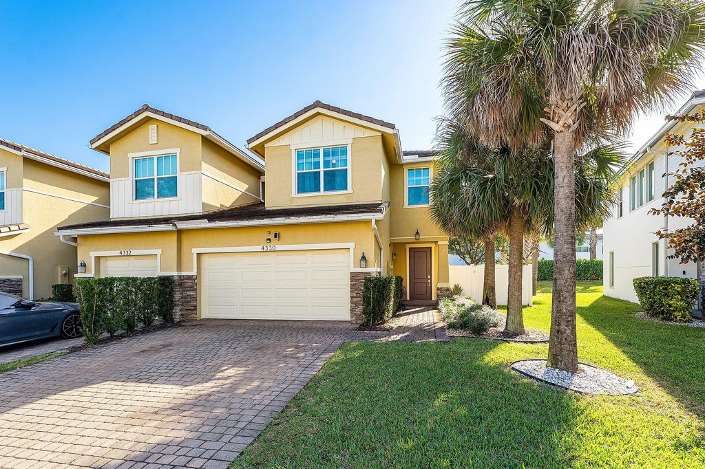 Photo of 4330 Lago Drive, Deerfield Beach, FL 33064 (MLS # R11158721)