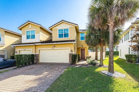 Townhomes and Villas with Garages For Sale in Broward County, FL 61 4330 Lago Drive Deerfield Beach FL 33064