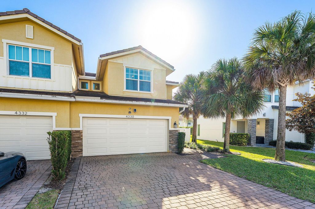 Photo of 4330 Lago Drive, Deerfield Beach, FL 33064 (MLS # R11158721)