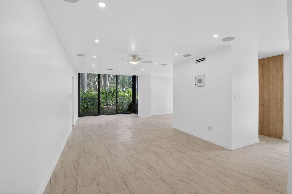 Photo of 7819 Lakeside Boulevard #812, Boca Raton, FL 33434 (MLS # R11148637)