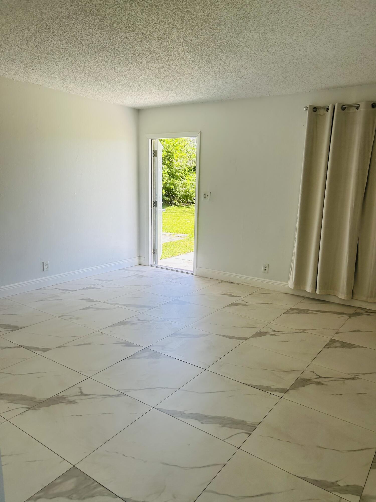 FT LAUDERDALE ESTATES - Residential Lease