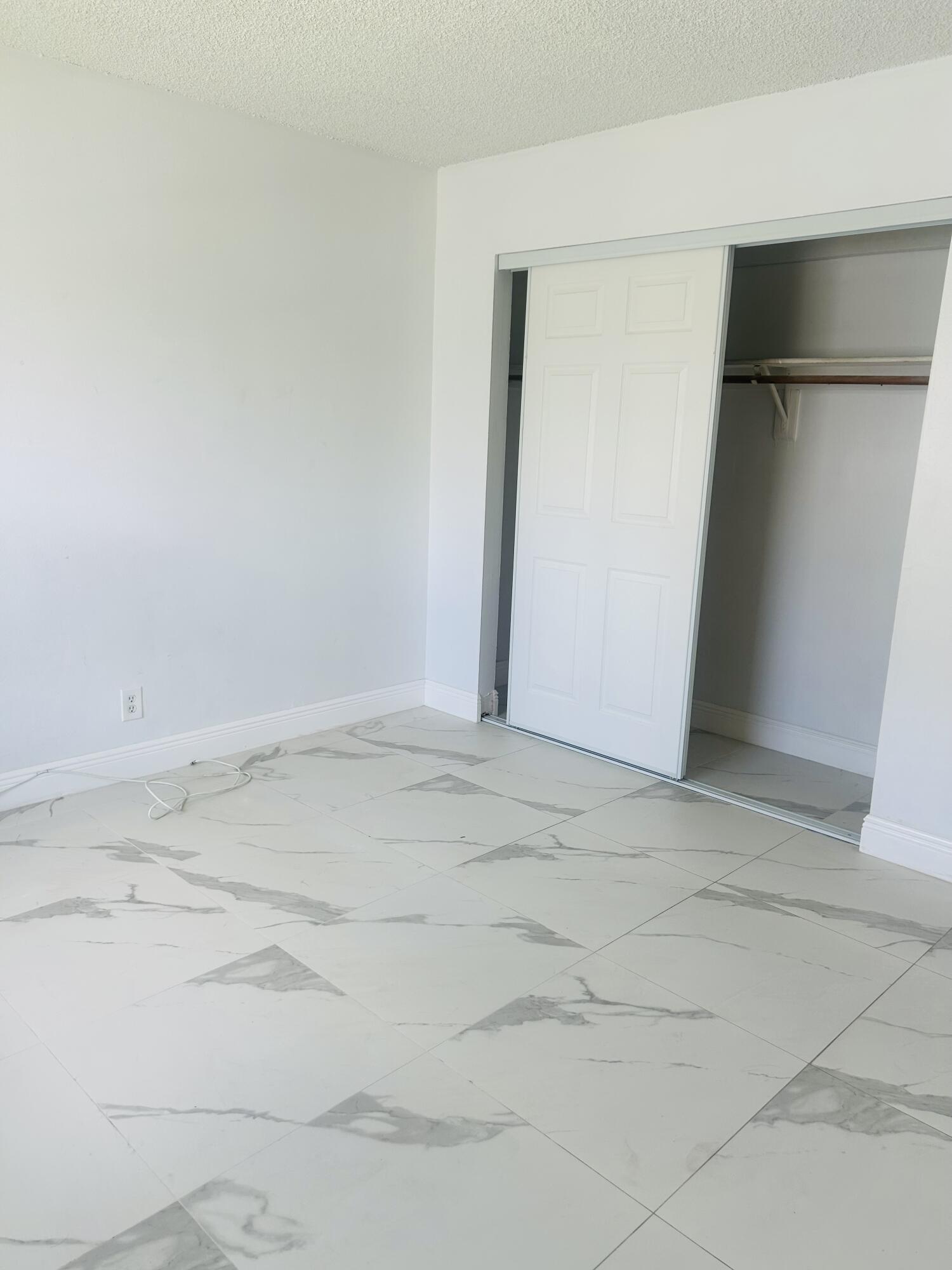 FT LAUDERDALE ESTATES - Residential Lease