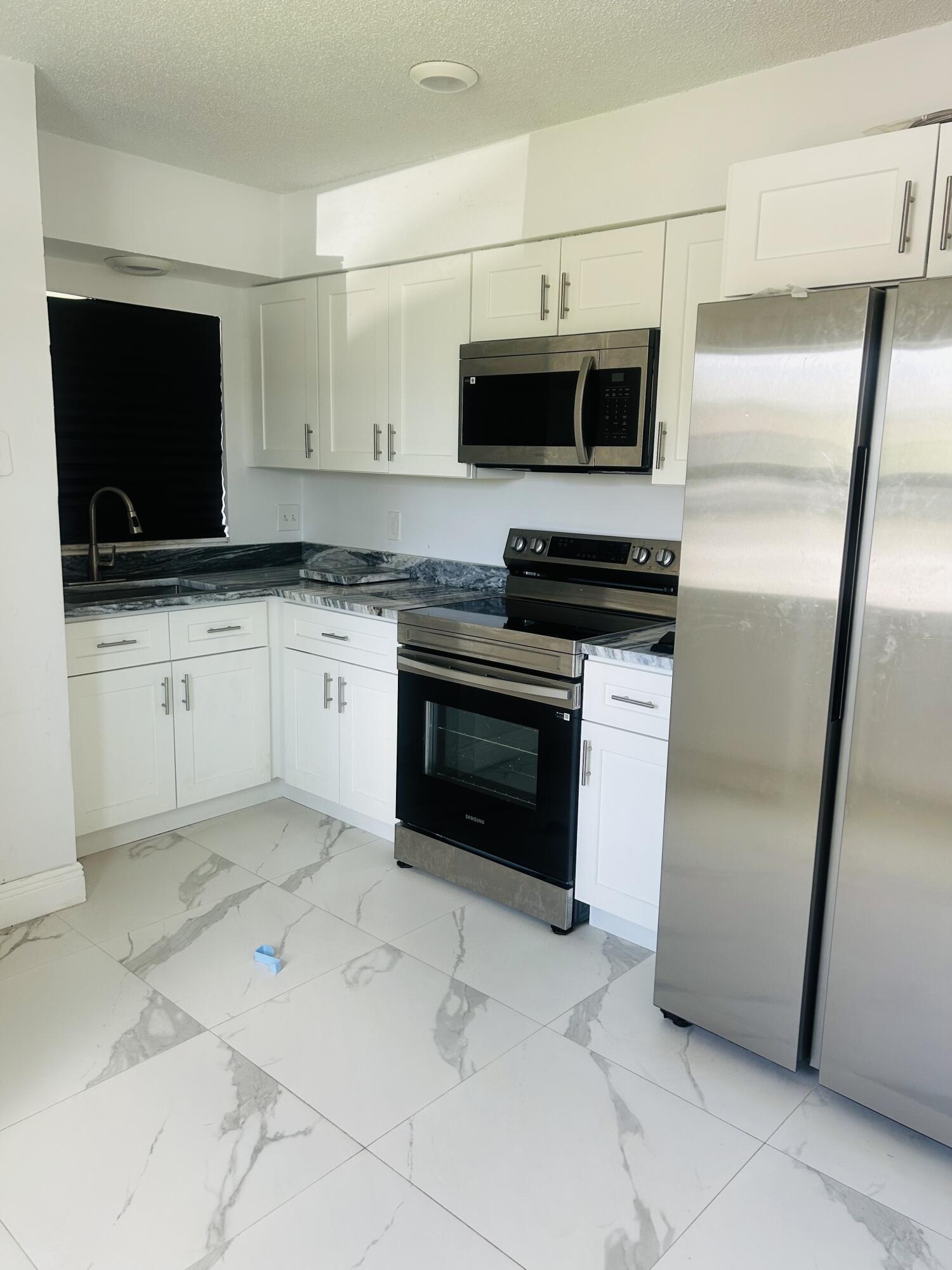 FT LAUDERDALE ESTATES - Residential Lease