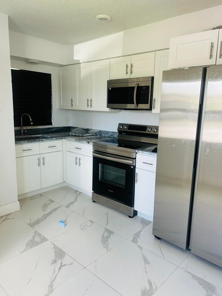 Beautiful 2 bed 2 bath unit in a well-kept building. The unit features modern tile flooring throughout. New white shaker cabinets, granite counter tops, and stainless-steel appliances. This unit has 2 parking spaces, and lots of windows inside the unit to bring in natural light.