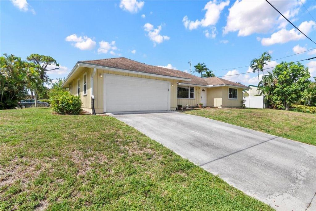Photo of 6130 Francis Street, Jupiter, FL 33458 (MLS # R10920124)