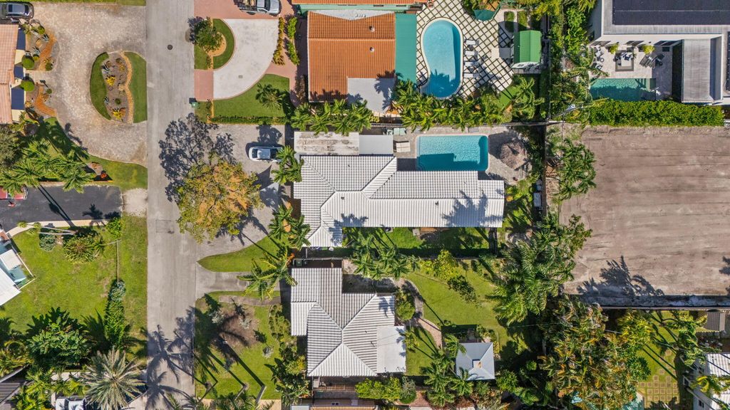 Photo of 1716 NE 17th Avenue, Fort Lauderdale, FL 33305 (MLS # R11155100)