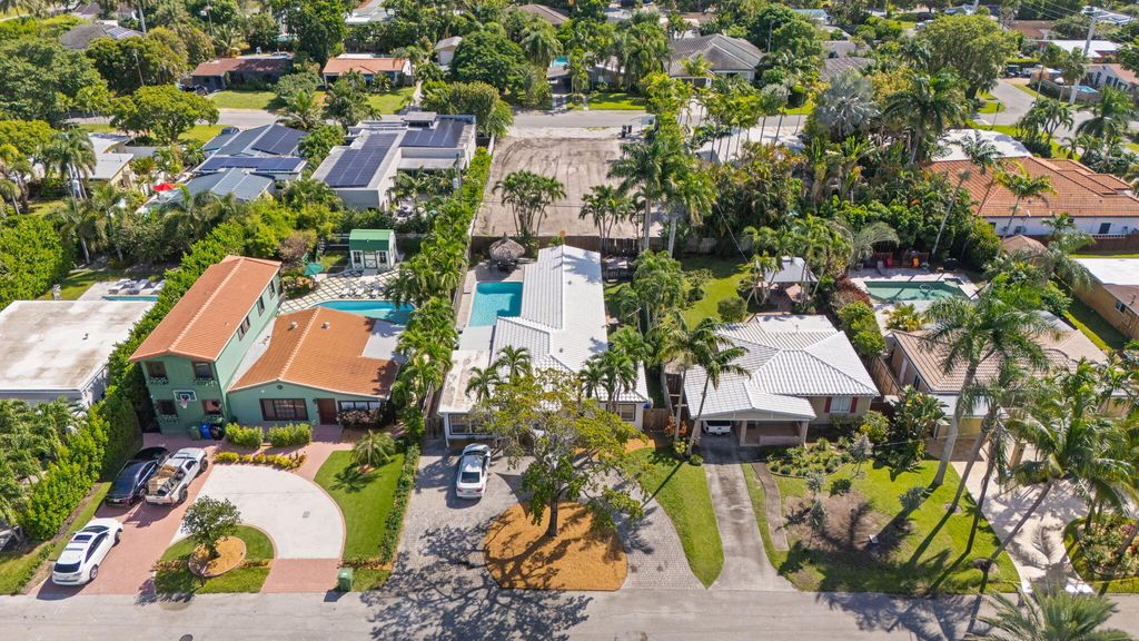Photo of 1716 NE 17th Avenue, Fort Lauderdale, FL 33305 (MLS # R11155100)