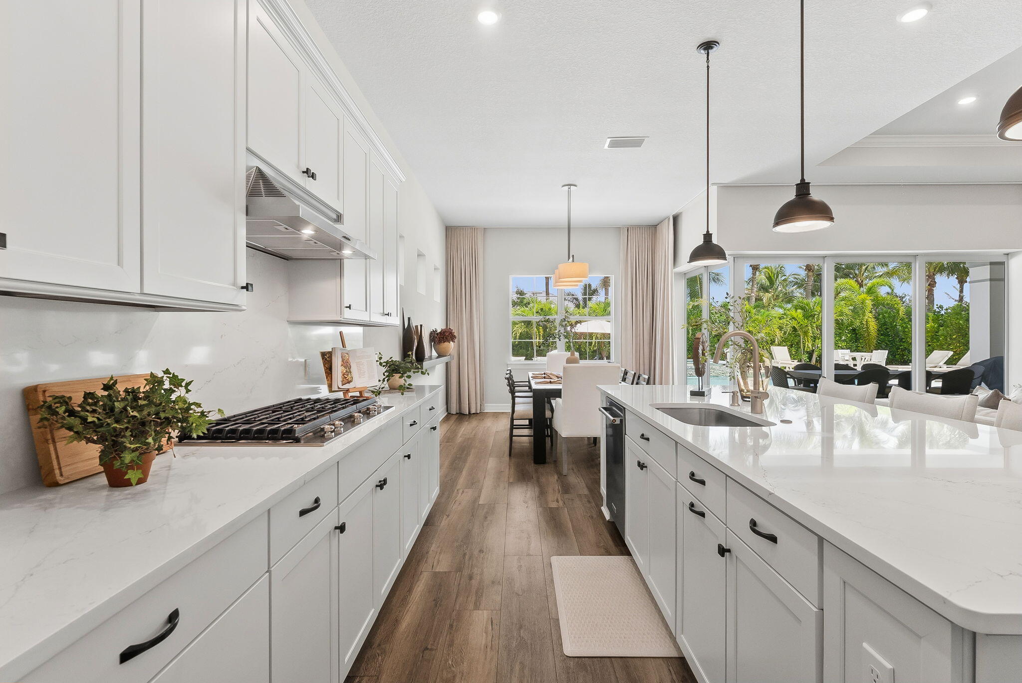 12705 Nevins Lane, Palm Beach Gardens, FL, 33412/$1,399,999 4 12705 Nevins Lane