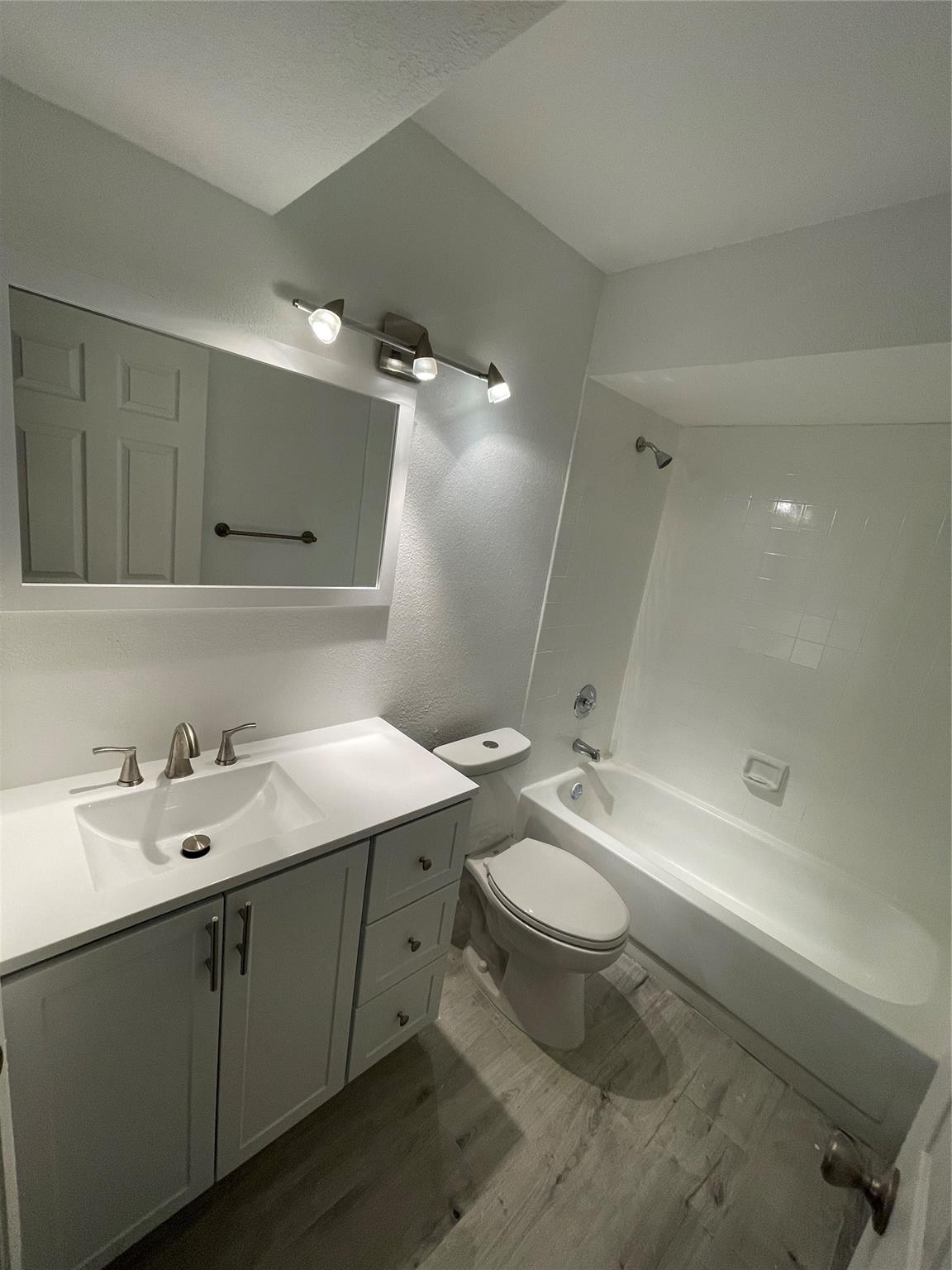 Doral Las Vistas Condominium - Residential Lease