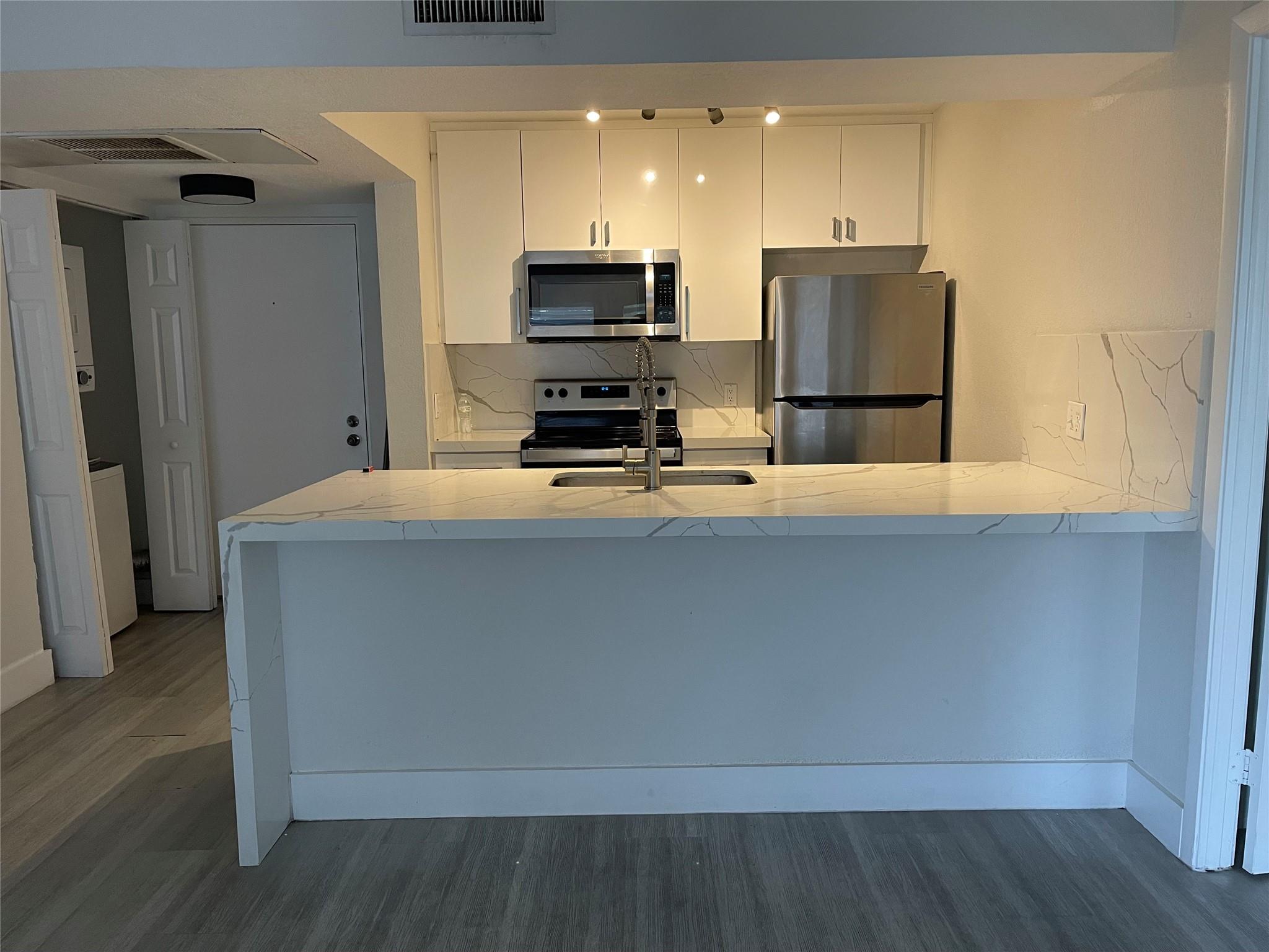 Doral Las Vistas Condominium - Residential Lease