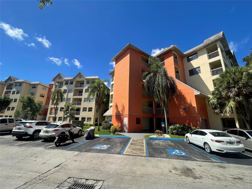 Beautiful apt for rent in Doral, 2-bedroom and 2-bath, wash and dryer inside the unit , enjoy living with excellent amenities including pool, fully equipped gym, and tennis courts. Ideally located in a prime area , close to a lot of restaurant and malls, A+ schools , close to express way. Recently fully renovated, new kitchen appliances, cabinets, quartz countertops, open kitchen, high hats, porcelain floor in the bathrooms. just painted the entire apt. 2 CAR SPACES AVAILABLE. Don't miss the opportunity, turn key apt