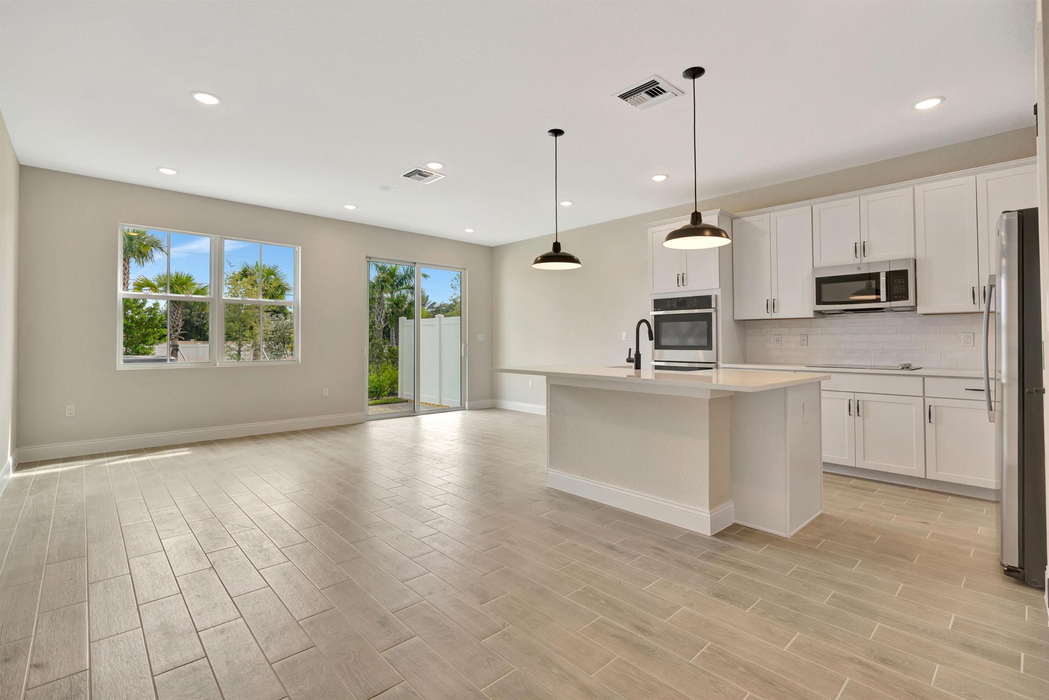 SALERNO RESERVE AT SHOWCA - Residential Lease
