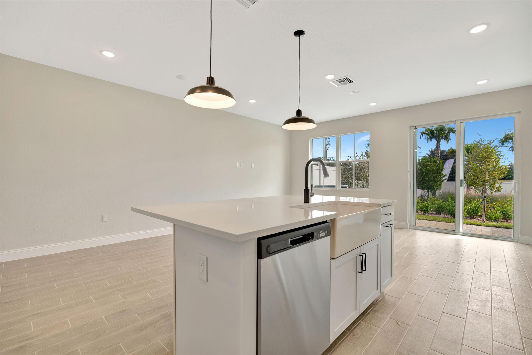 SALERNO RESERVE AT SHOWCA - Residential Lease