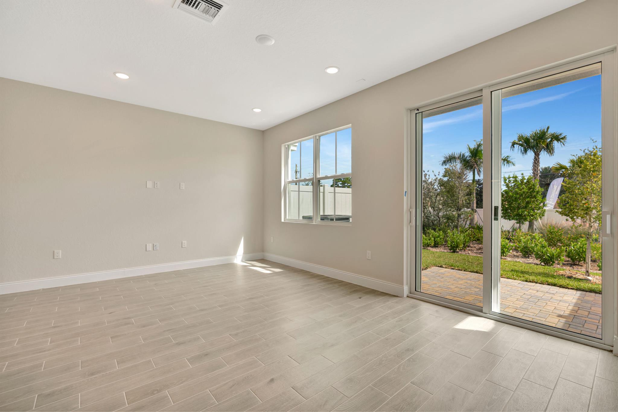 SALERNO RESERVE AT SHOWCA - Residential Lease