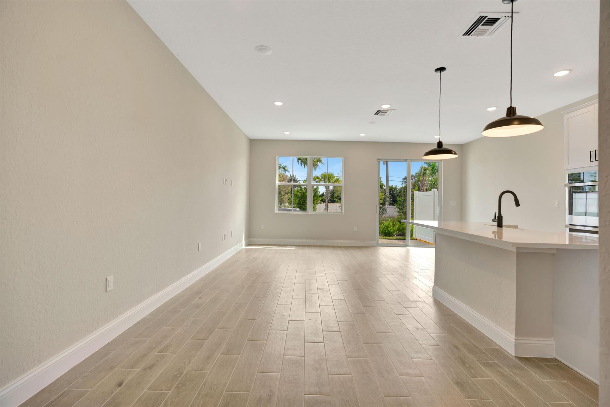 SALERNO RESERVE AT SHOWCA - Residential Lease