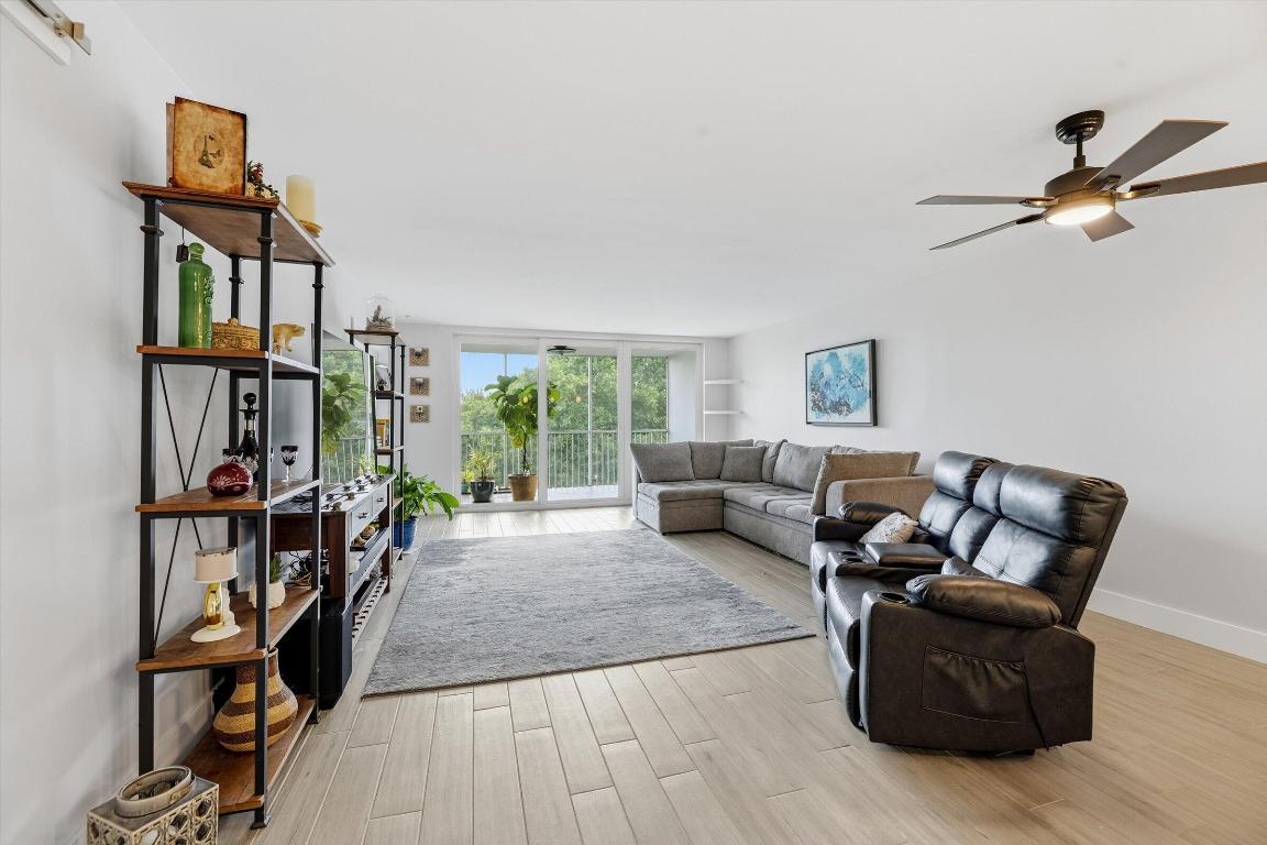 NO 15 PALM-AIRE COUNTRY CLUB - Residential