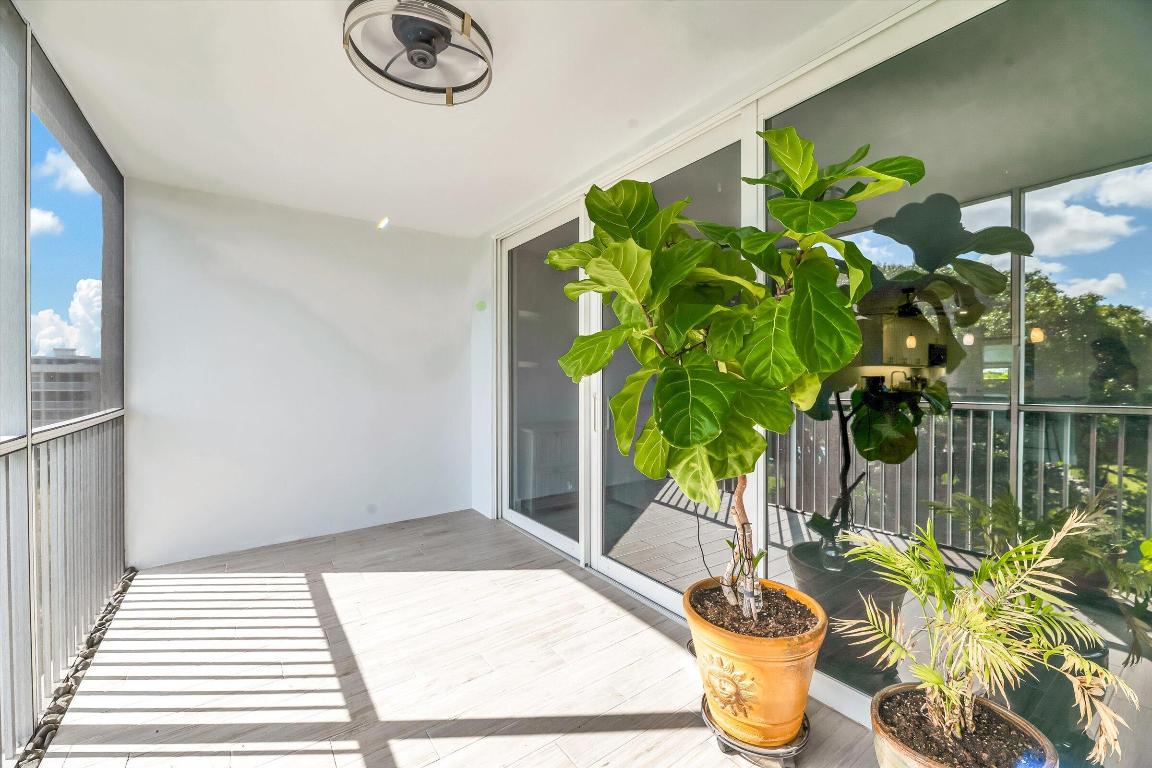 NO 15 PALM-AIRE COUNTRY CLUB - Residential