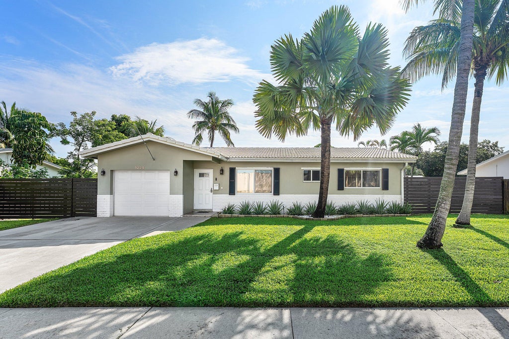 Photo of 1224 SW 16th Avenue, Boca Raton, FL 33486 (MLS # B26080135)