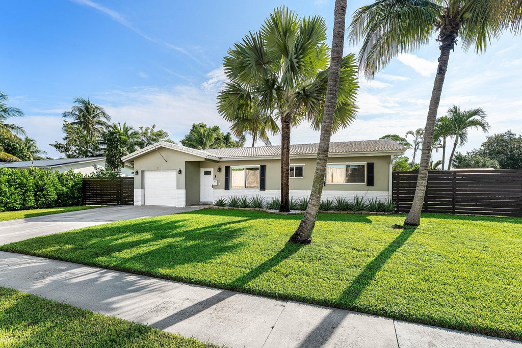 Photo of 1224 SW 16th Avenue, Boca Raton, FL 33486 (MLS # B26080135)