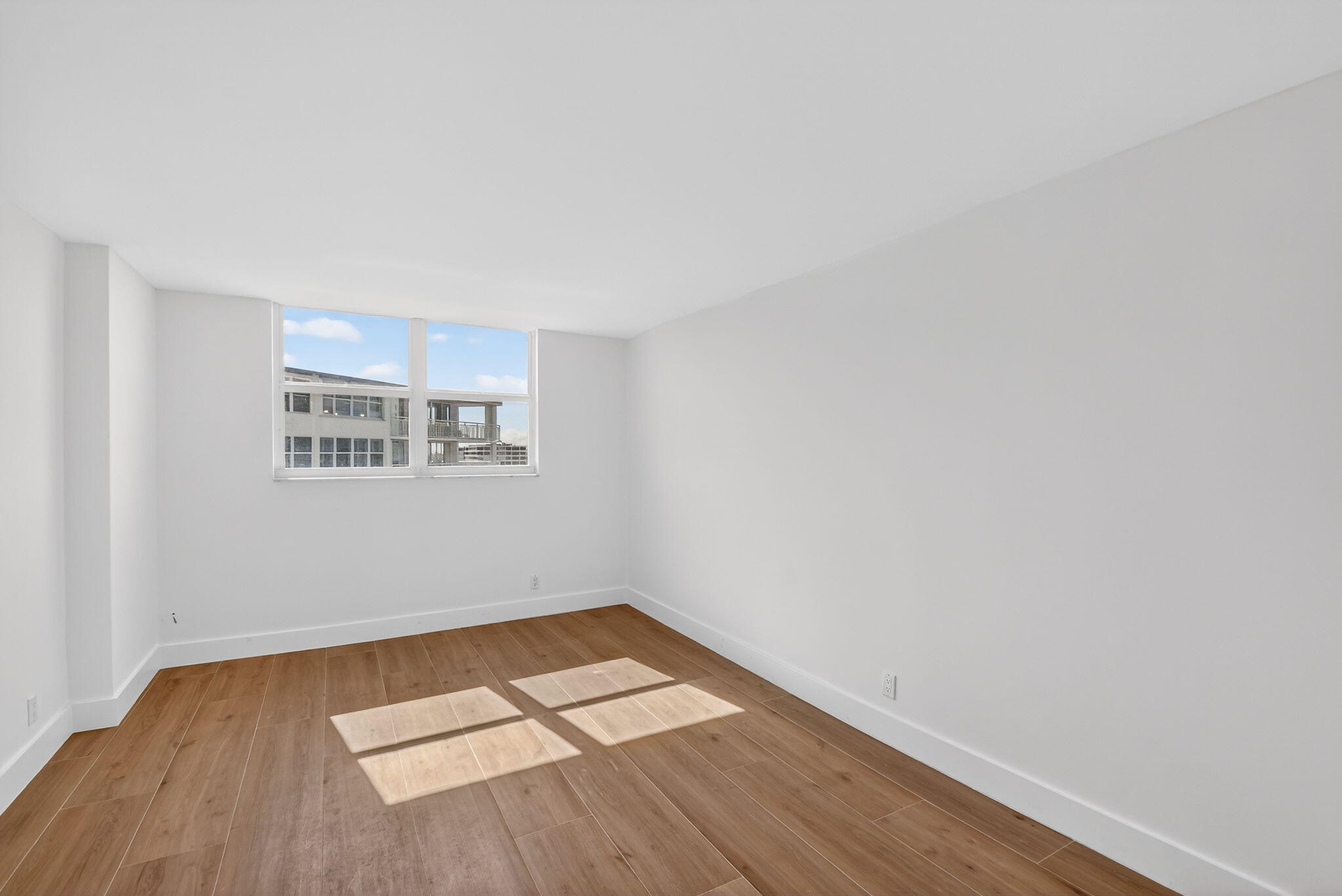 Le Chateau Royal Condo - Residential