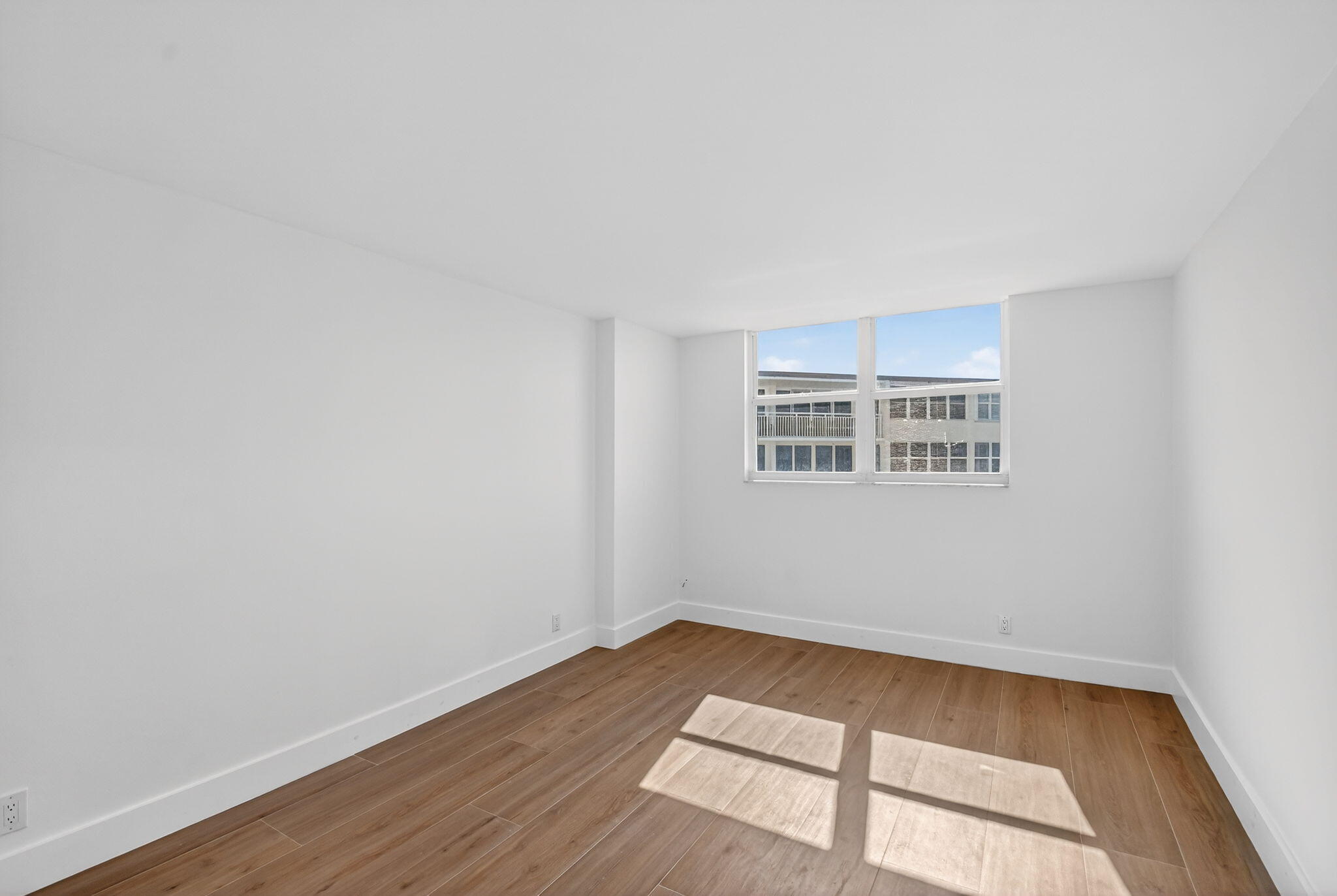 Le Chateau Royal Condo - Residential