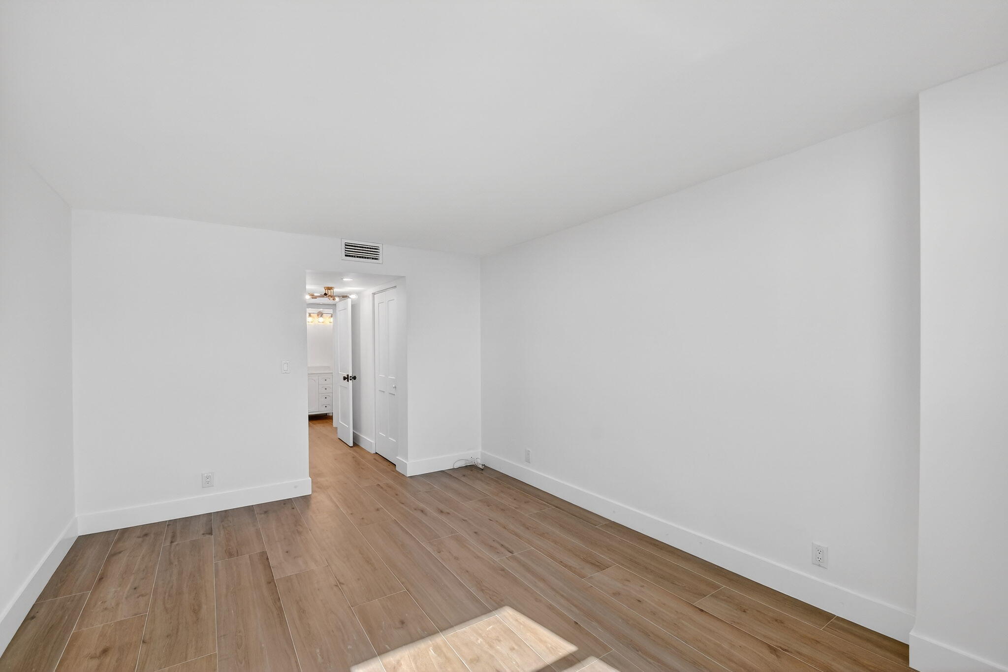 Le Chateau Royal Condo - Residential