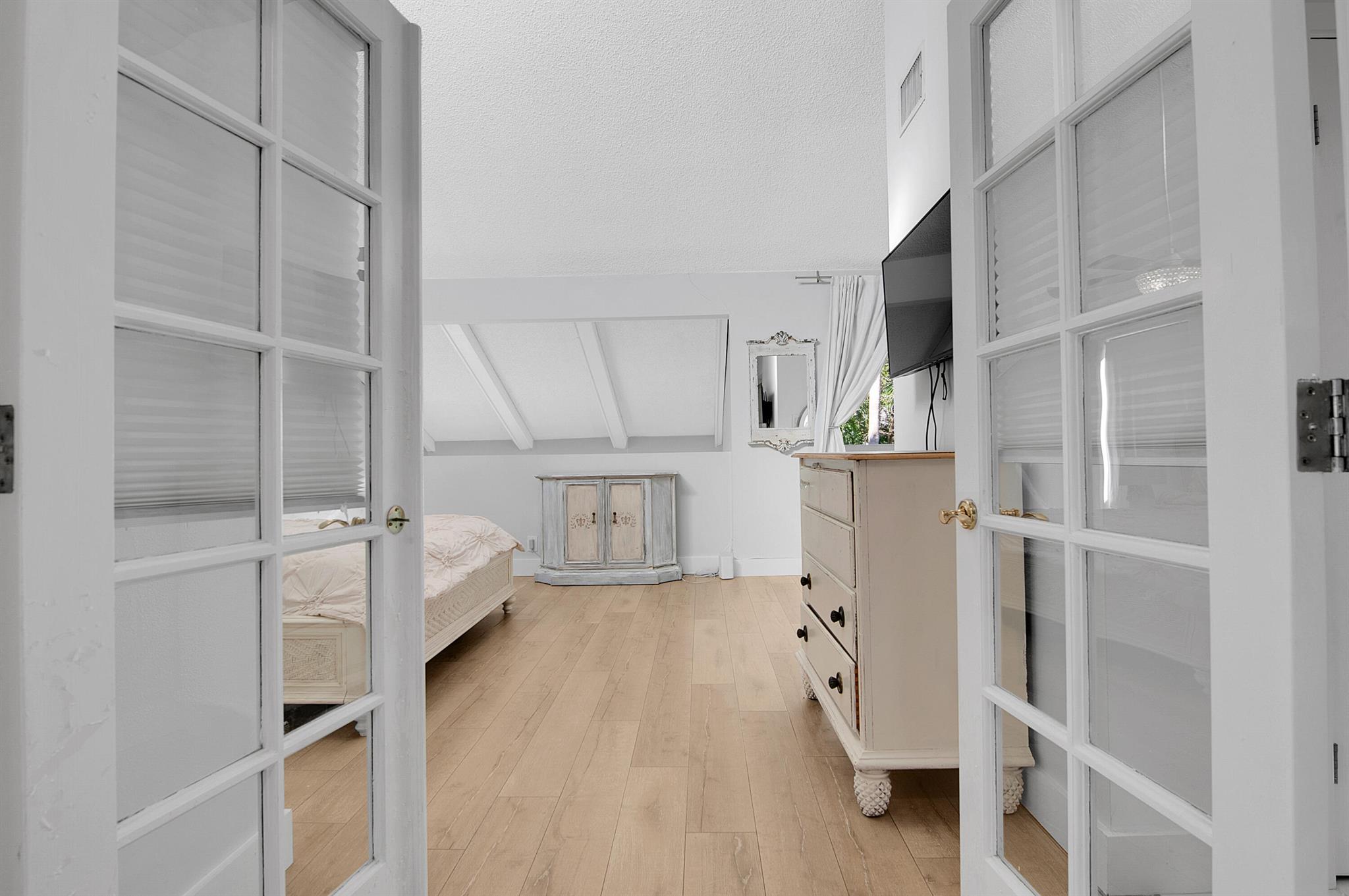 IRONWEDGE - Residential