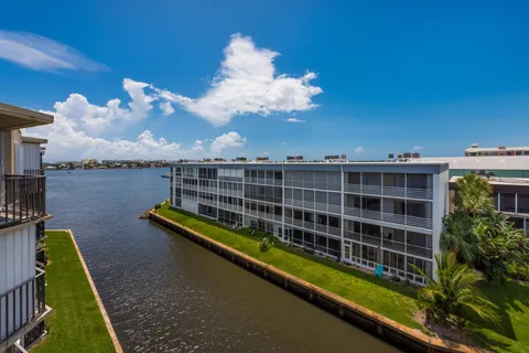 896 N Federal Highway Unit 527, Lantana, FL MLS: R11073612