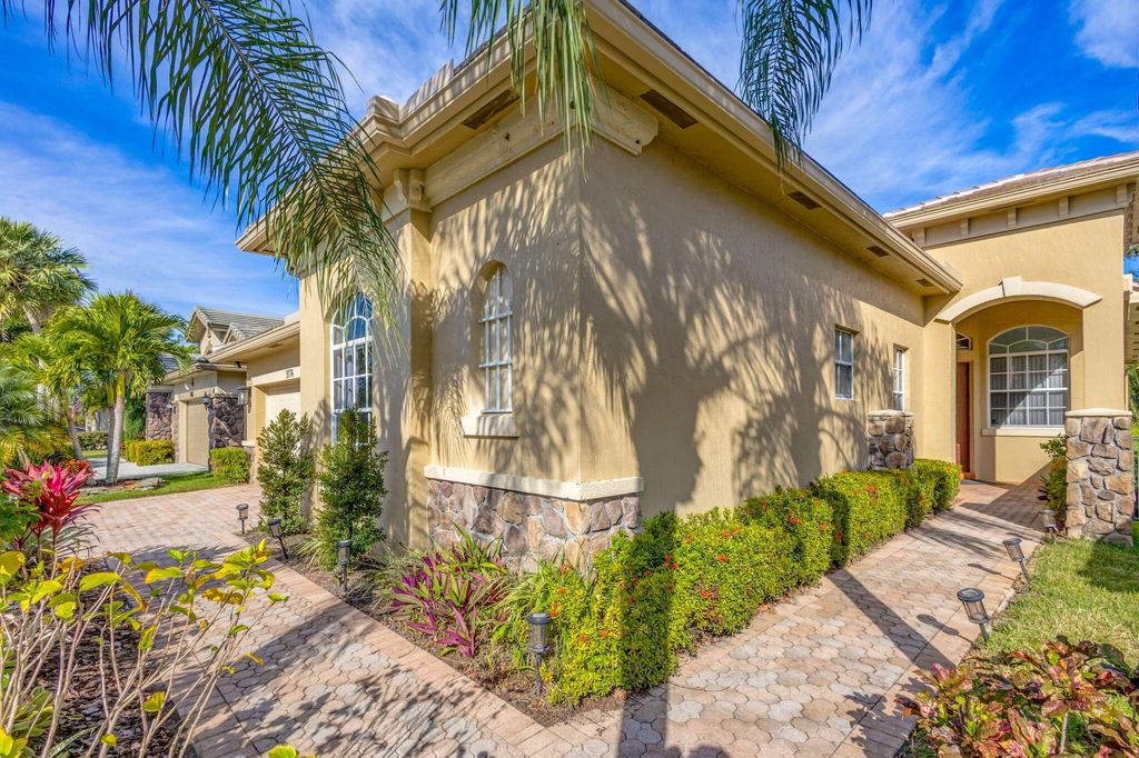 Photo of 9774 Osprey Isles Boulevard, Palm Beach Gardens, FL 33412 (MLS # R11057925)