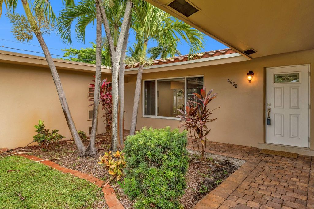 Photo of 4450 NE 18th Avenue, Oakland Park, FL 33334 (MLS # F10512339)