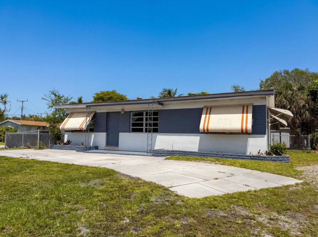 Photo of 5921 SW 41st Street, West Park, FL 33023 (MLS # B26012947)